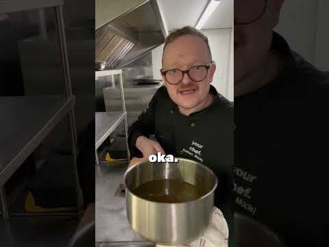 Pomidorówka mamy;)Zapraszam na moją stronę Kucharzmaciej.com tam są bileciki na standup kulinarny;)