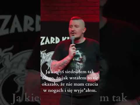 Przeglądanie telefonu na kiblu.
