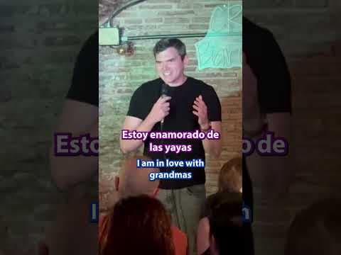 Una comediante estadounidense intenta standup en español