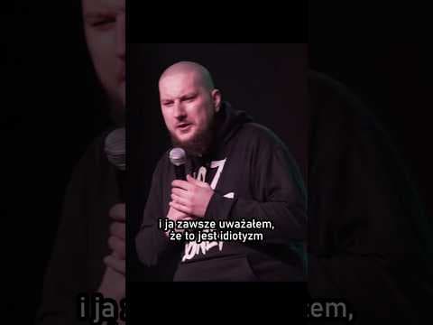 STRASZNE NAPISY NA PAPIEROSACH [Piotr Splin stand-up]