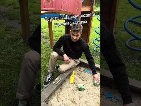 Ci ojcowie na placu zabaw