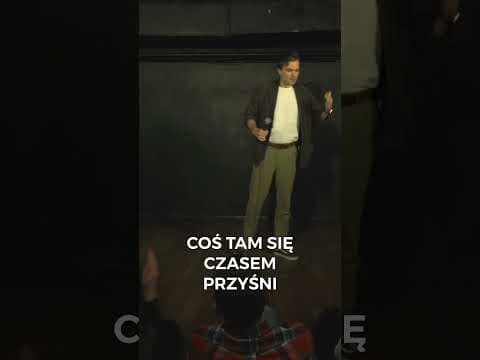 Ludzie myślą, że jestem gejem. Całość na kanale @standuppolska Zaobserwuj po więcej