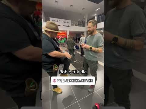 Robię trik Przemkowi Kossakowskiemu!