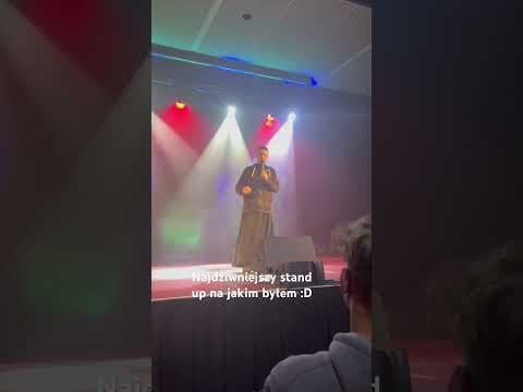 Ksiądz na stand upowej scenie - tego jeszcze nie było
