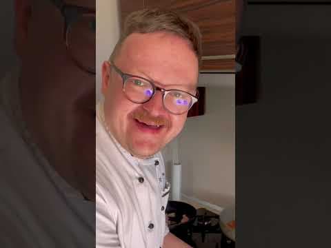 Prosty sos pomidorowy z kurczakiem.