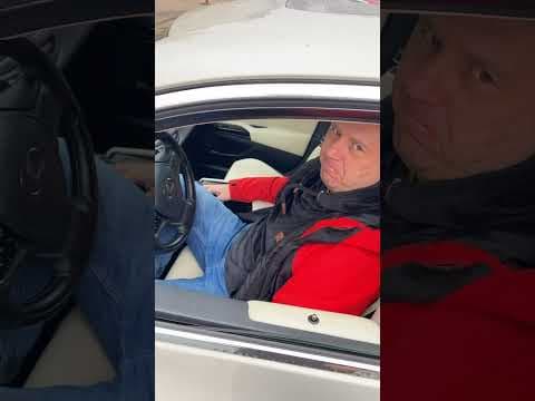 Bartosz Gajda przylapany ma sluchaniu nowego hitu!!