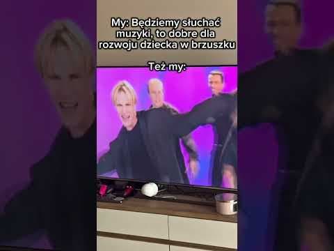 Wnioskując po kopnięciach - podoba mu się