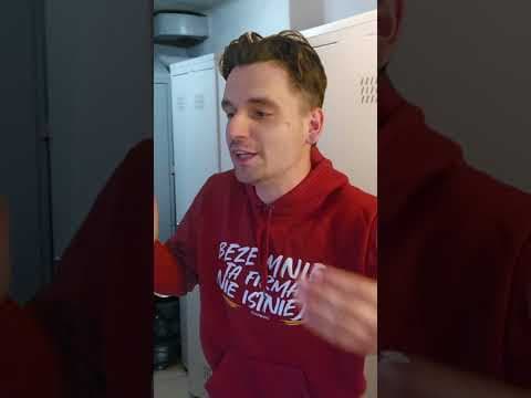 Kierownik wpada do szatni
