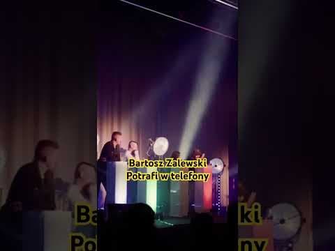 Bartosz Zalewski i telefon w turnieju komików