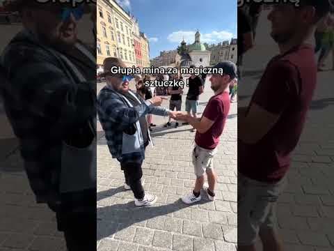 Głupia mina za magiczny trik