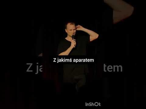 Ciągle gada i wbija na scenę