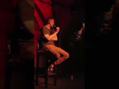 Stand Up. Just Stand Up po polsku z myślnikiem lub bez :)